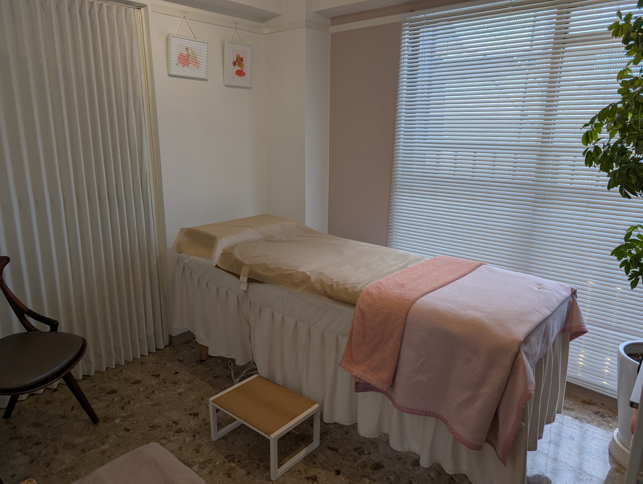 【新山口駅徒歩4分】≪女性限定≫備品充実のプライベートサロンが私のサロンに。エステ・整体・マッサージに。【スペース2】minoriba