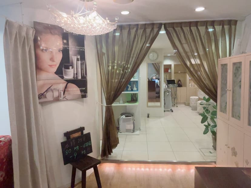 【池袋駅徒歩2分】≪女性限定≫完全個室のプライベートサロンが私のサロンに。【マツエクスペース】minoriba