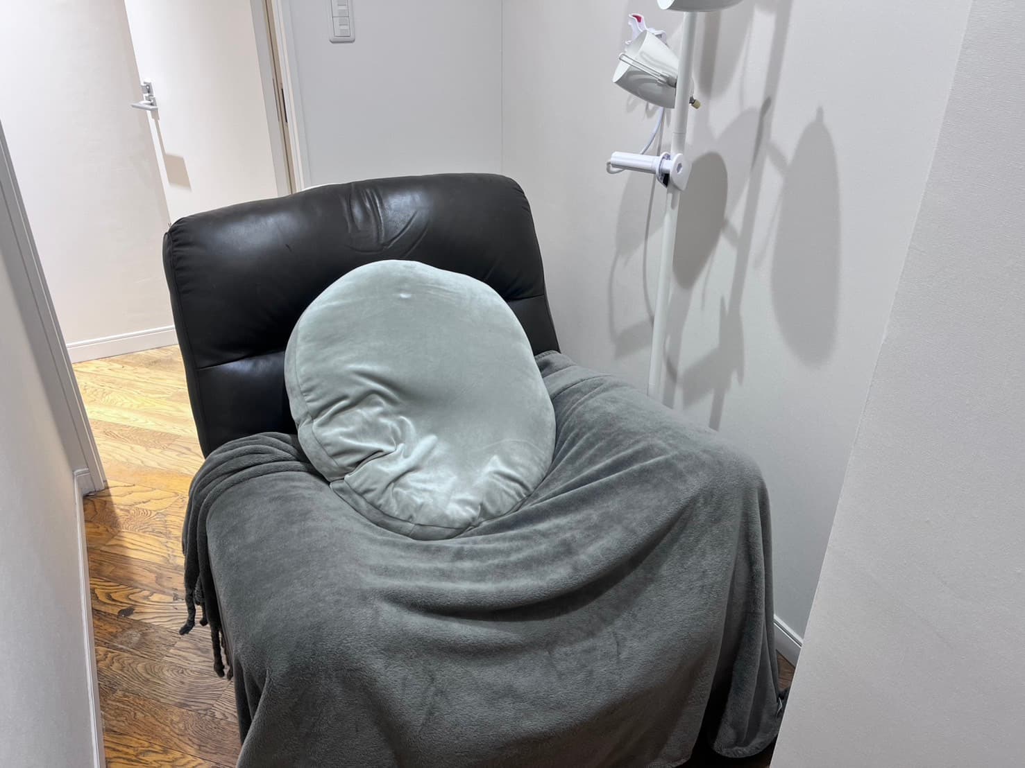 【京阪祇園四条駅から徒歩1分】備品充実・完全個室 のプライベートサロンが私のサロンに。マツエクに【スペースA】minoriba