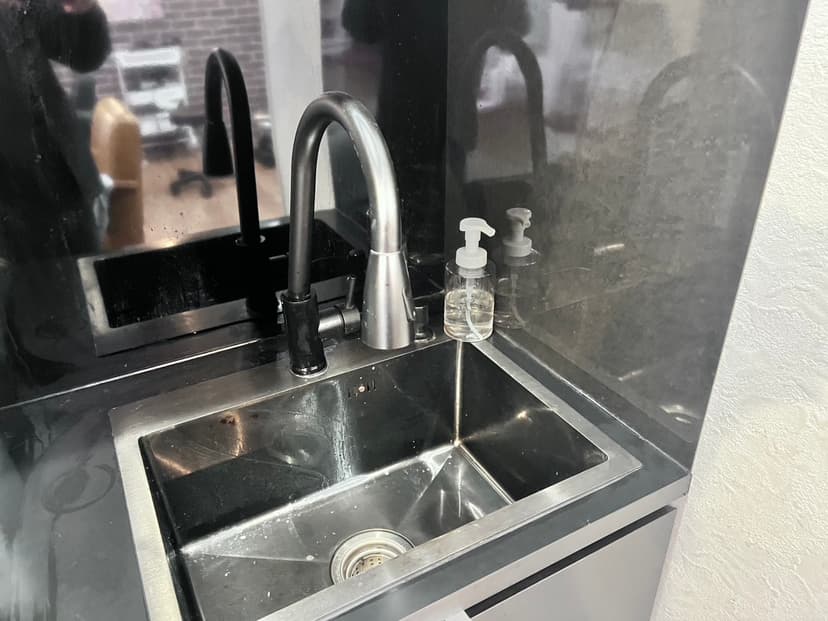 【京阪祇園四条駅から徒歩1分】備品充実・完全個室 のプライベートサロンが私のサロンに。マツエクに【スペースA】minoriba