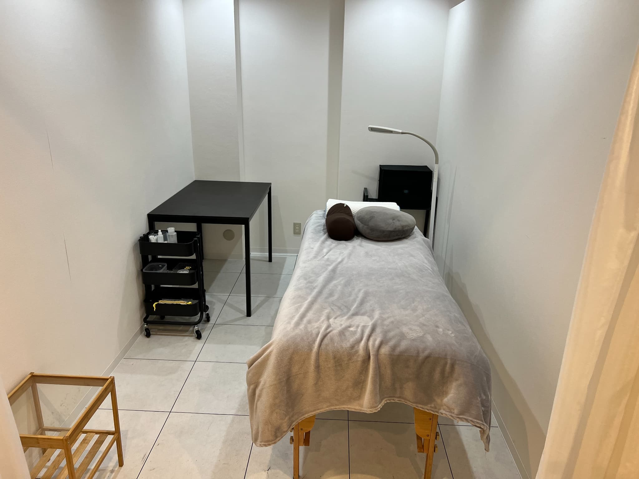 【玉造駅徒歩1分】≪女性限定≫備品充実のプライベートサロンが私のサロンに。エステ・整体・マッサージに【スペース1】minoriba