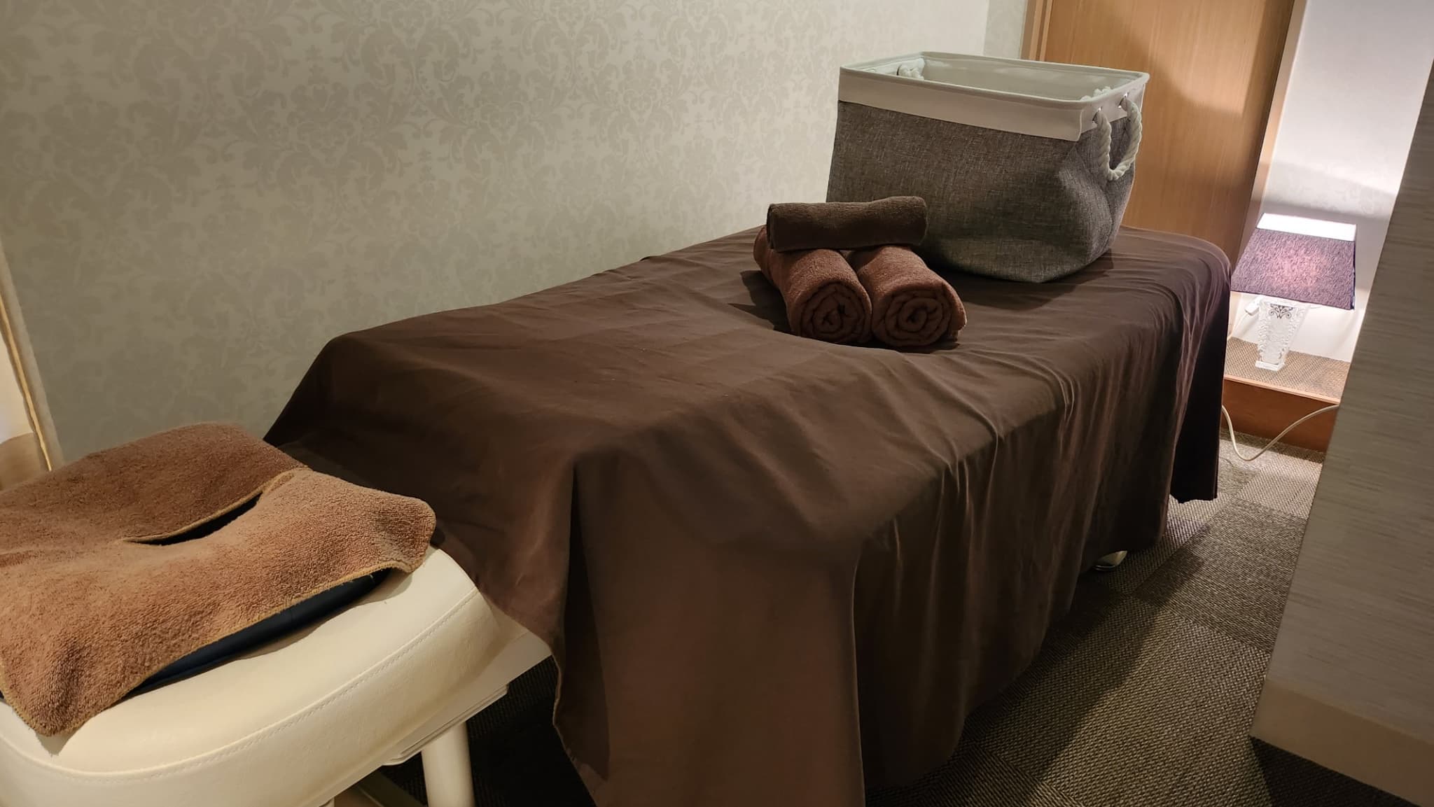 【新宿駅徒歩3分】≪女性限定≫備品充実のプライベートサロンが私のサロンに。エステ・整体・マッサージに【スペース2】minoriba