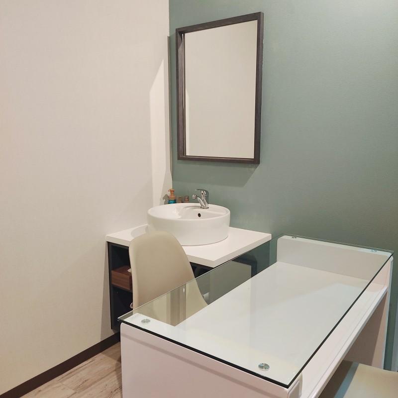 【天神:102号室】ネイル設備完備(対面テーブル有)(スポット利用・1日貸切)