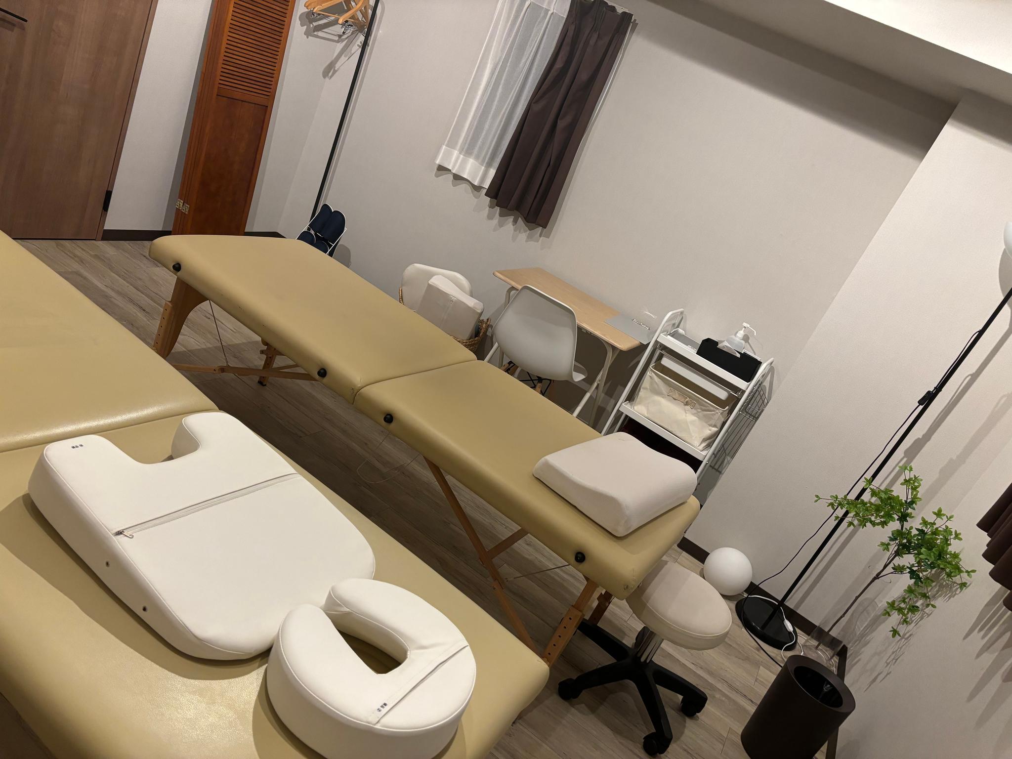 【天神:302号室】広くて明るいお部屋・2ベット完備(対面テーブル有)(スポット利用・1日貸切)