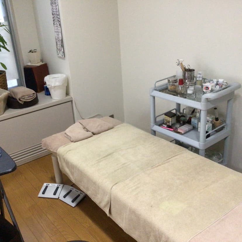 【本郷三丁目駅徒歩4分】備品充実・完全個室のプライベートサロンが私のサロンに。エステ・整体・マッサージに【minoriba】