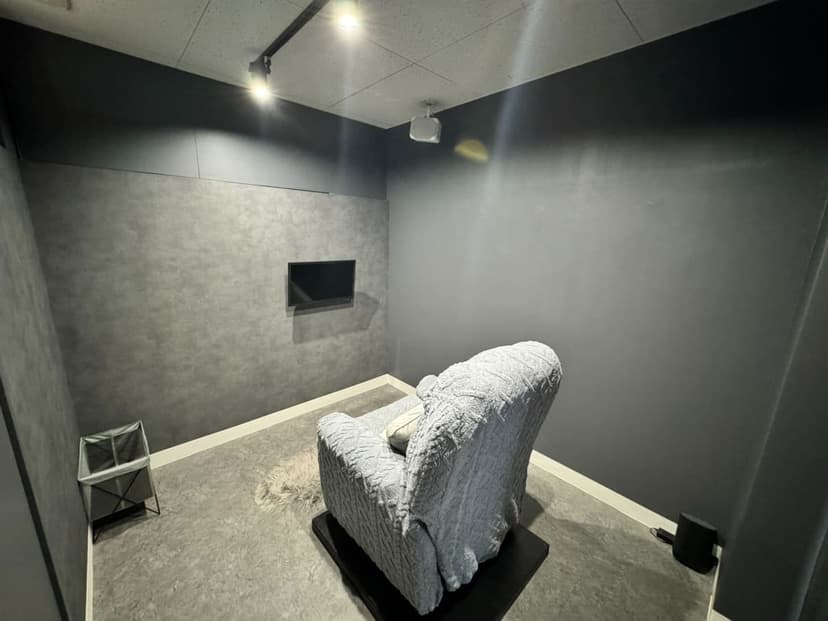 【南森町駅徒歩30秒】備品充実・完全個室のプライベートサロンが私のサロンに。【マツエクスペース】minoriba