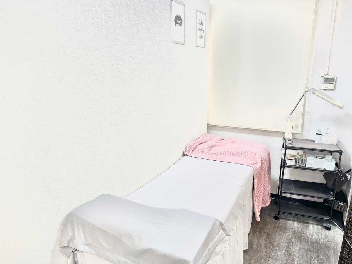 【烏丸駅/四条駅徒歩1分】≪女性限定≫備品充実のプライベートサロンが私のサロンに。エステ・美容・セラピーに【マツエクスペース1】minoriba