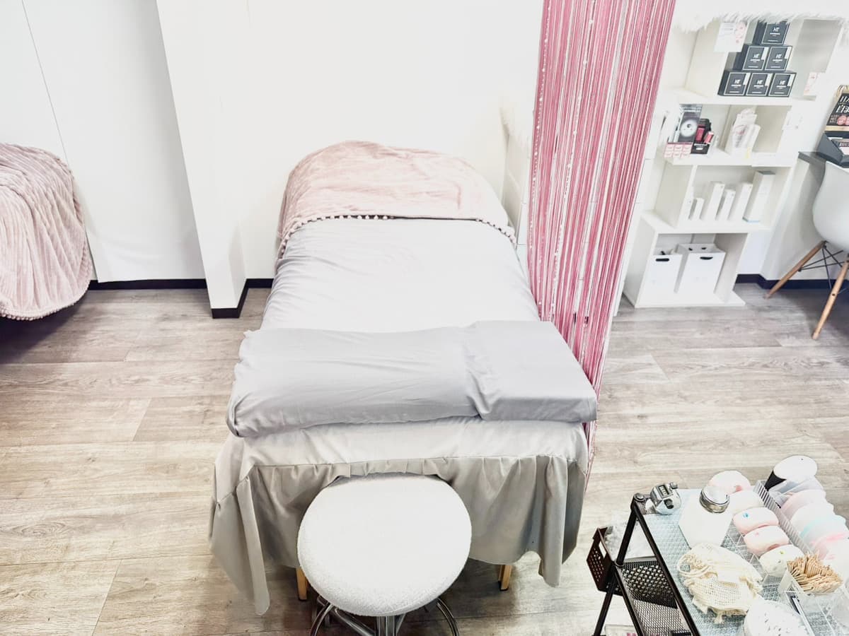 【烏丸駅/四条駅徒歩1分】≪女性限定≫備品充実のプライベートサロンが私のサロンに。エステ・美容・セラピーに【マツエクスペース2】minoriba