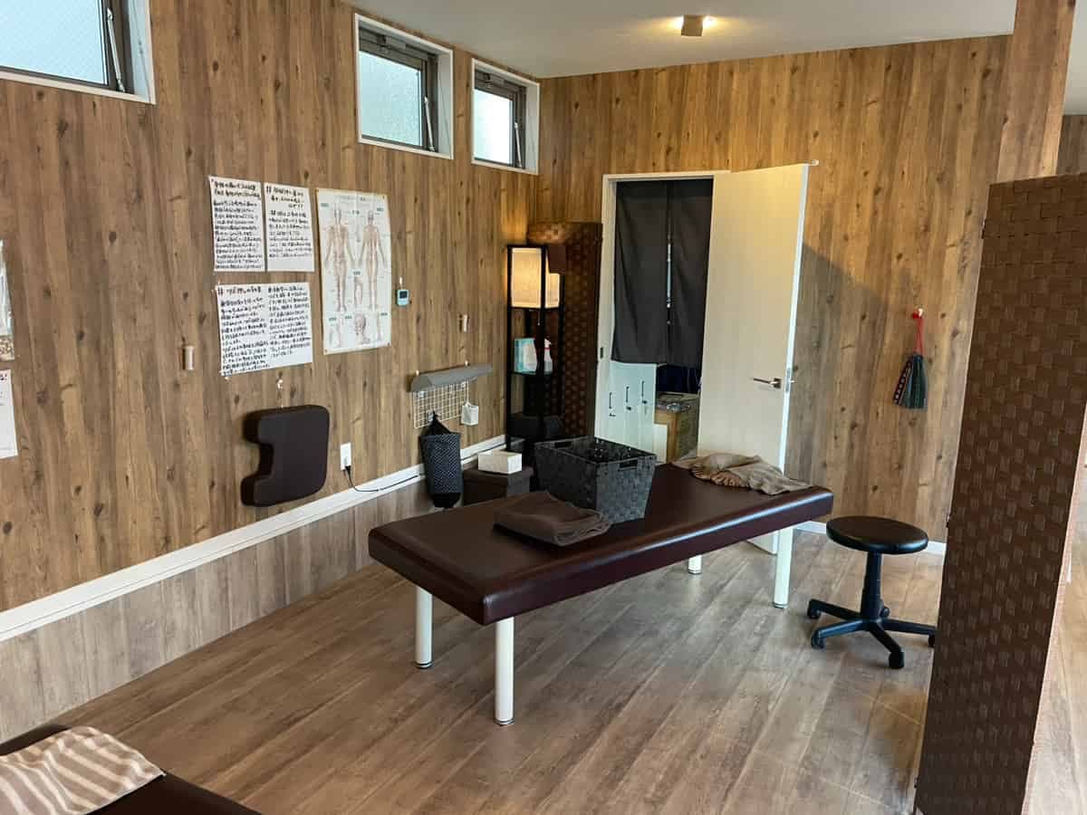 【渋沢駅徒歩4分】備品充実のプライベートサロンが私のサロンに。エステ・整体・マッサージに【スペース2】minoriba